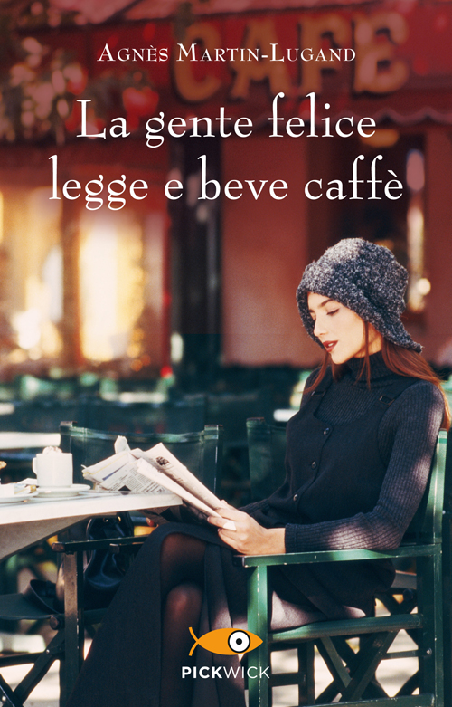 La gente felice legge e beve caffè