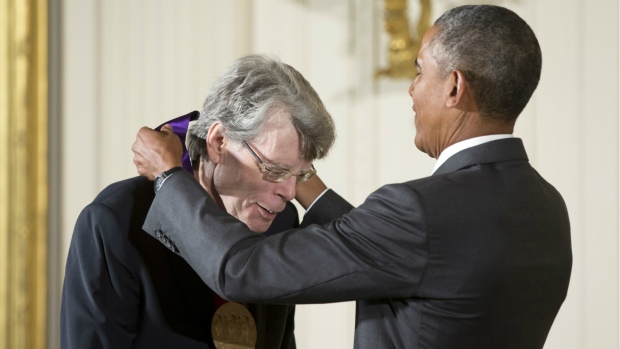 
            	Stephen King riceve la National Medal of Arts