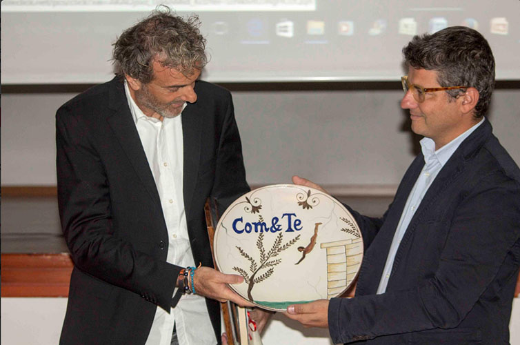 
            	Premio Com&Te a Emilio Targia per 